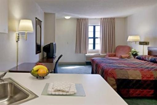 фото отеля Extended Stay America Milwaukee - Wauwatosa