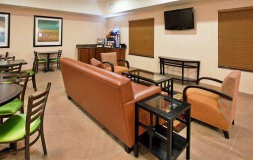 фото отеля Holiday Inn Express Hotel & Suites Topeka North