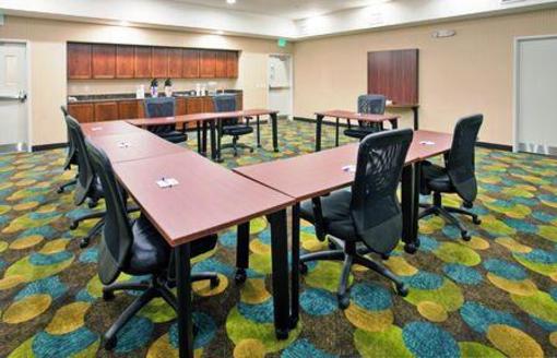 фото отеля Holiday Inn Express Hotel & Suites Topeka North