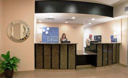фото отеля Holiday Inn Express Hotel & Suites Topeka North