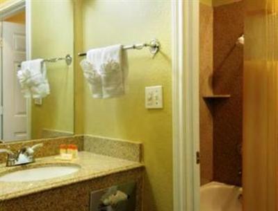фото отеля Days Inn & Suites DFW Airport South Fort Worth