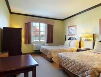 фото отеля Days Inn & Suites DFW Airport South Fort Worth