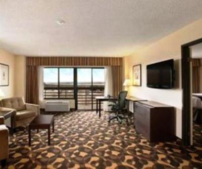 фото отеля Ramada Hotel & Suites Englewood/Denver South