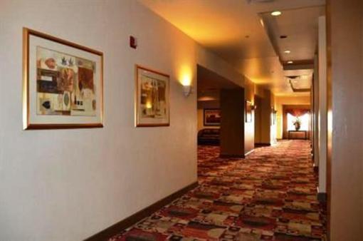 фото отеля Ramada Hotel & Suites Englewood/Denver South