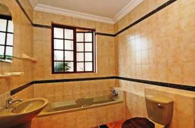 фото отеля 354 on York Avenue Guest House