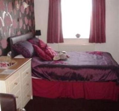 фото отеля Lyndene Guest House