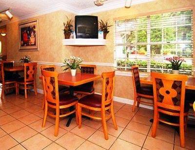 фото отеля Rodeway Inn and Suites Little Rock