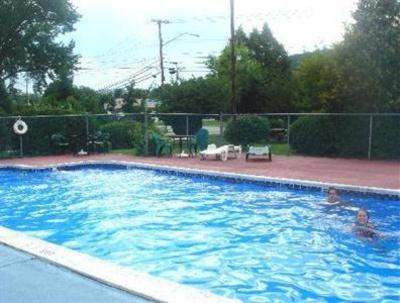 фото отеля America's Best Inn Brattleboro