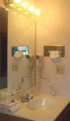 фото отеля America's Best Inn Brattleboro