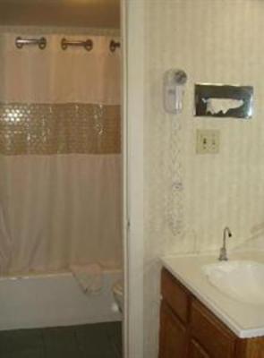 фото отеля America's Best Inn Brattleboro