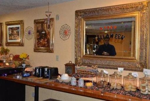 фото отеля America's Best Inn Brattleboro