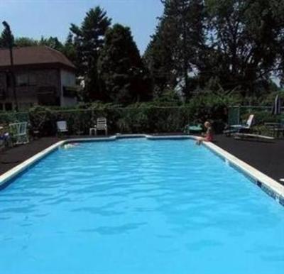 фото отеля America's Best Inn Brattleboro