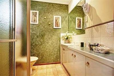 фото отеля Holly Gate House Melbourne
