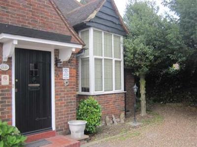 фото отеля Debden Guest House Hotel London