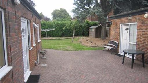 фото отеля Debden Guest House Hotel London