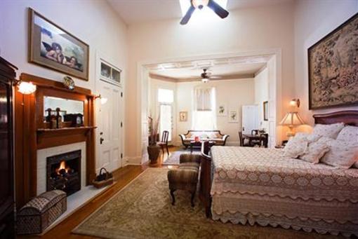 фото отеля Royal Elizabeth Bed and Breakfast Inn