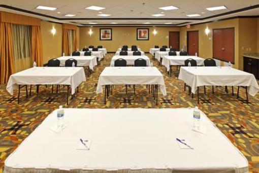 фото отеля Holiday Inn Express Hotel & Suites Paris