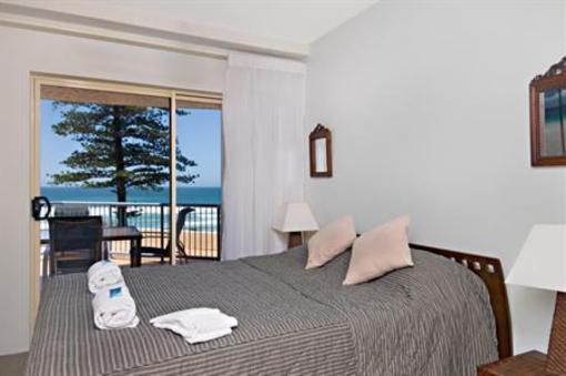 фото отеля Coolum Baywatch Resort