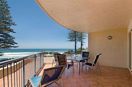 фото отеля Coolum Baywatch Resort