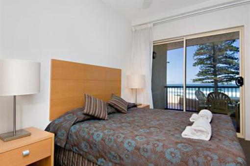 фото отеля Coolum Baywatch Resort