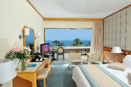 фото отеля Constantinou Bros Pioneer Beach Hotel