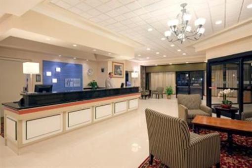 фото отеля Holiday Inn Express & Suites Boston - Cambridge