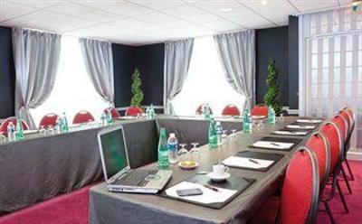 фото отеля Park & Suites Maisons-Laffitte