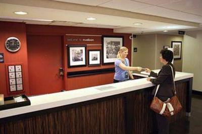 фото отеля Hampton Inn Madison East Towne Mall Area