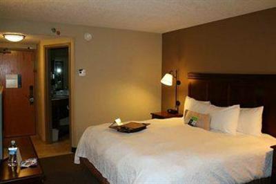 фото отеля Hampton Inn Madison East Towne Mall Area