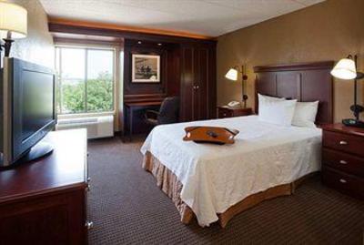 фото отеля Hampton Inn Madison East Towne Mall Area
