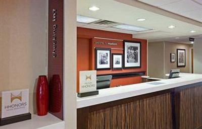 фото отеля Hampton Inn Madison East Towne Mall Area