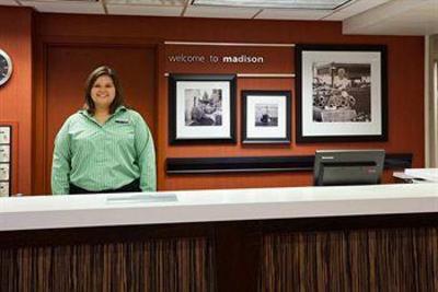 фото отеля Hampton Inn Madison East Towne Mall Area