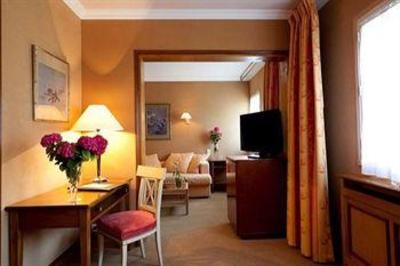 фото отеля Chateau De Marcay Hotel