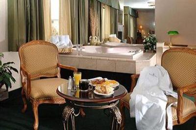фото отеля Rogue Regency Inn