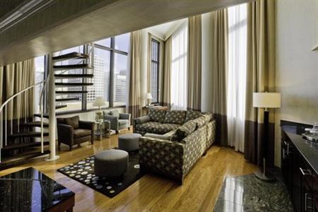 фото отеля Crowne Plaza Richmond Downtown