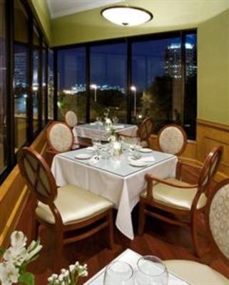 фото отеля Crowne Plaza Richmond Downtown