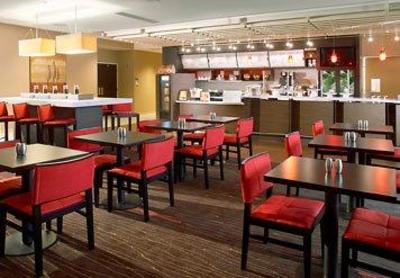 фото отеля Courtyard by Marriott Washington Meadow Lands