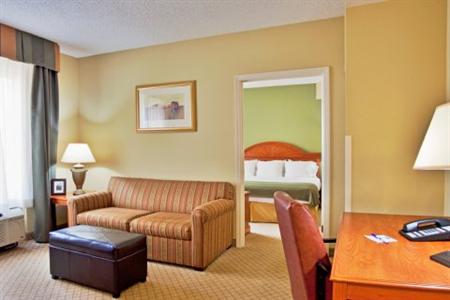 фото отеля Holiday Inn Express Hotel & Suites New Tampa I-75 Bruce B. Downs