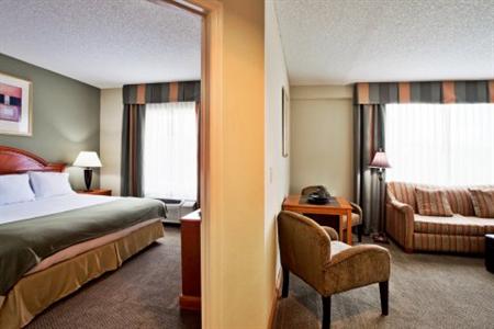 фото отеля Holiday Inn Express Hotel & Suites New Tampa I-75 Bruce B. Downs
