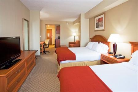 фото отеля Holiday Inn Express Hotel & Suites New Tampa I-75 Bruce B. Downs