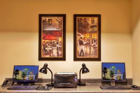 фото отеля Holiday Inn Express Hotel & Suites New Tampa I-75 Bruce B. Downs