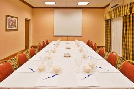 фото отеля Holiday Inn Express Hotel & Suites New Tampa I-75 Bruce B. Downs