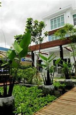 фото отеля Frangipani Villa Hotel II