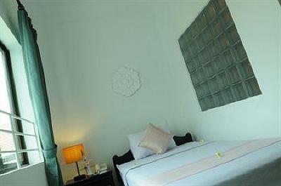 фото отеля Frangipani Villa Hotel II