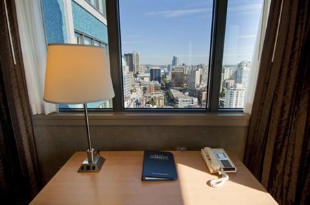 фото отеля Blue Horizon Hotel Vancouver