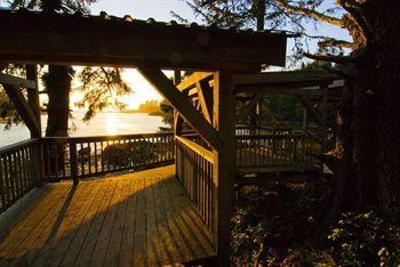фото отеля Waters Edge Resort at Pacific Rim