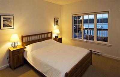 фото отеля Waters Edge Resort at Pacific Rim