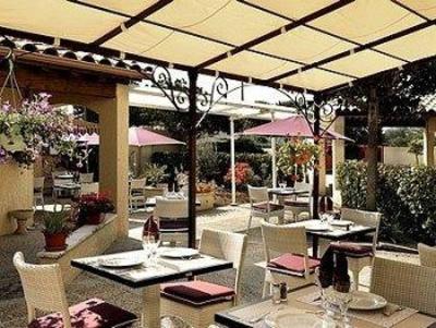 фото отеля Hotel Le Mistral Chateauneuf-du-Rhone