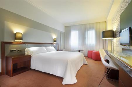 фото отеля Tryp Santiago