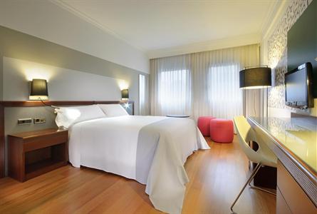 фото отеля Tryp Santiago